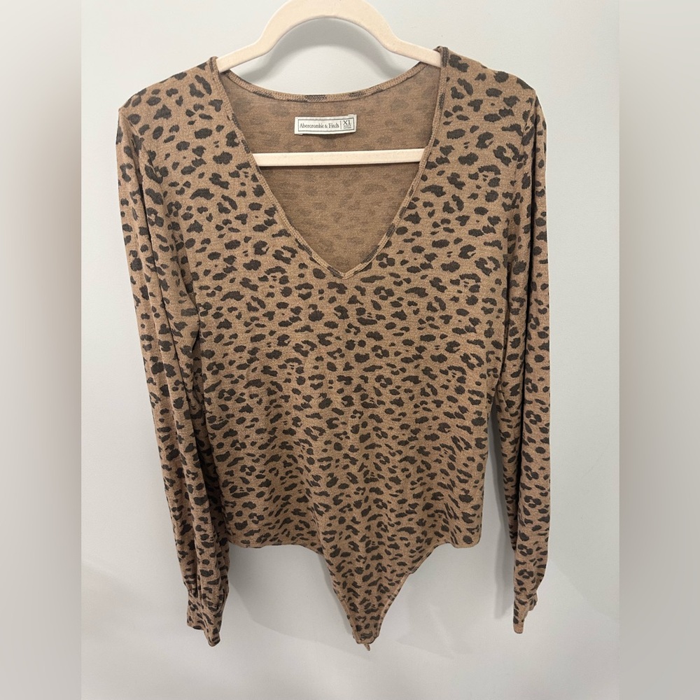8/$20 Abercrombie & Fitch Tan Leopard Long Sleeve Top